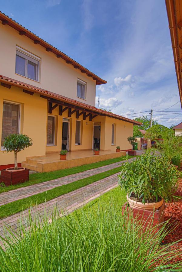 Kalvin Utcai Apartmanok Hajduszoboszlo Ngoại thất bức ảnh