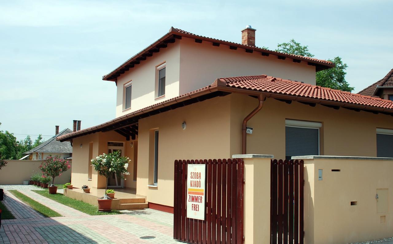Kalvin Utcai Apartmanok Hajduszoboszlo Ngoại thất bức ảnh